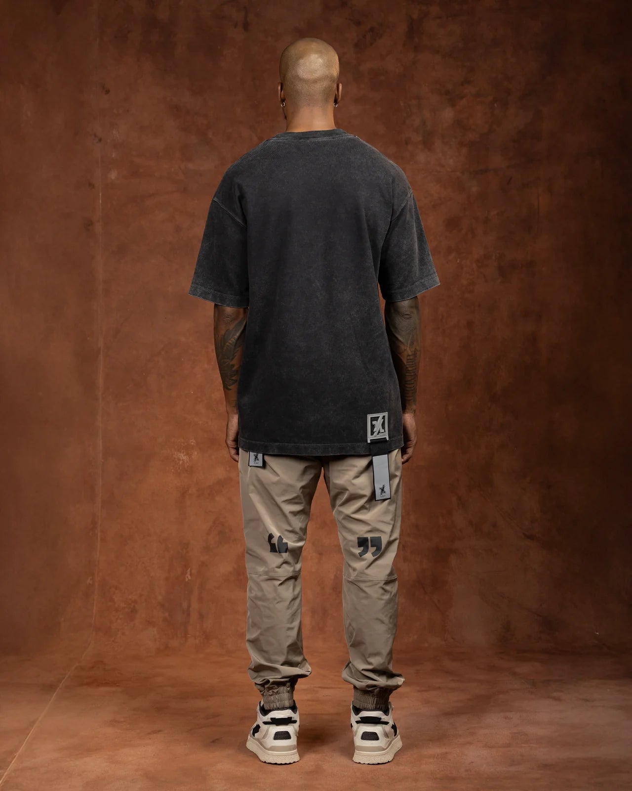 DEMO JOGGER Y/OUT
